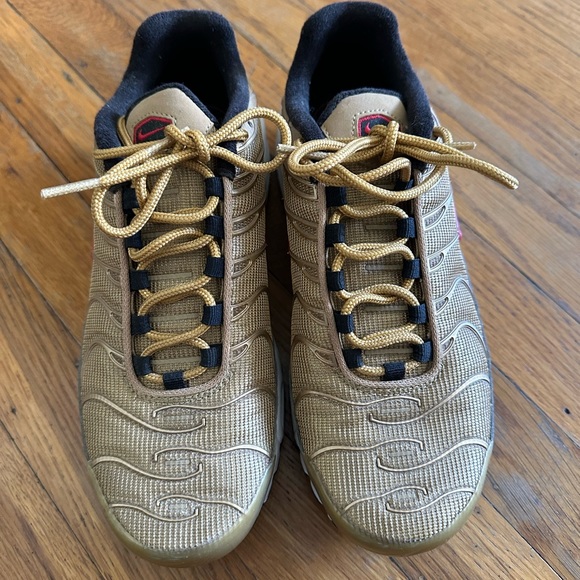 Air Max Plus Metallic Gold - Picture 2 of 4